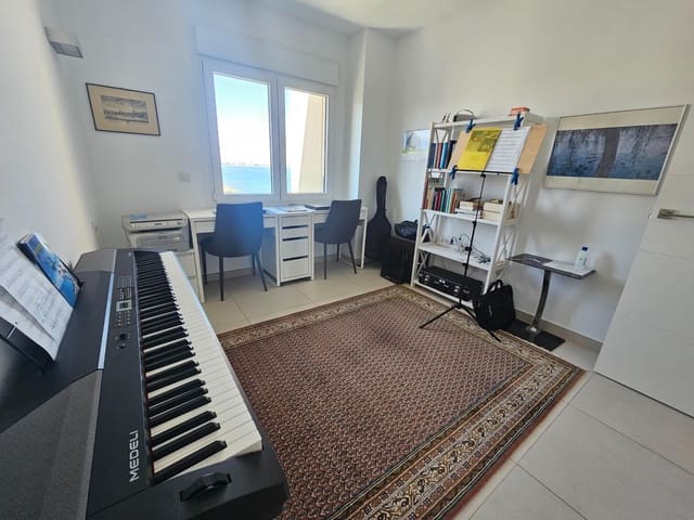 3 soverom Penthouse til salgs i Torrevieja med svømmebasseng - € 795 000 (Ref: 9823238)