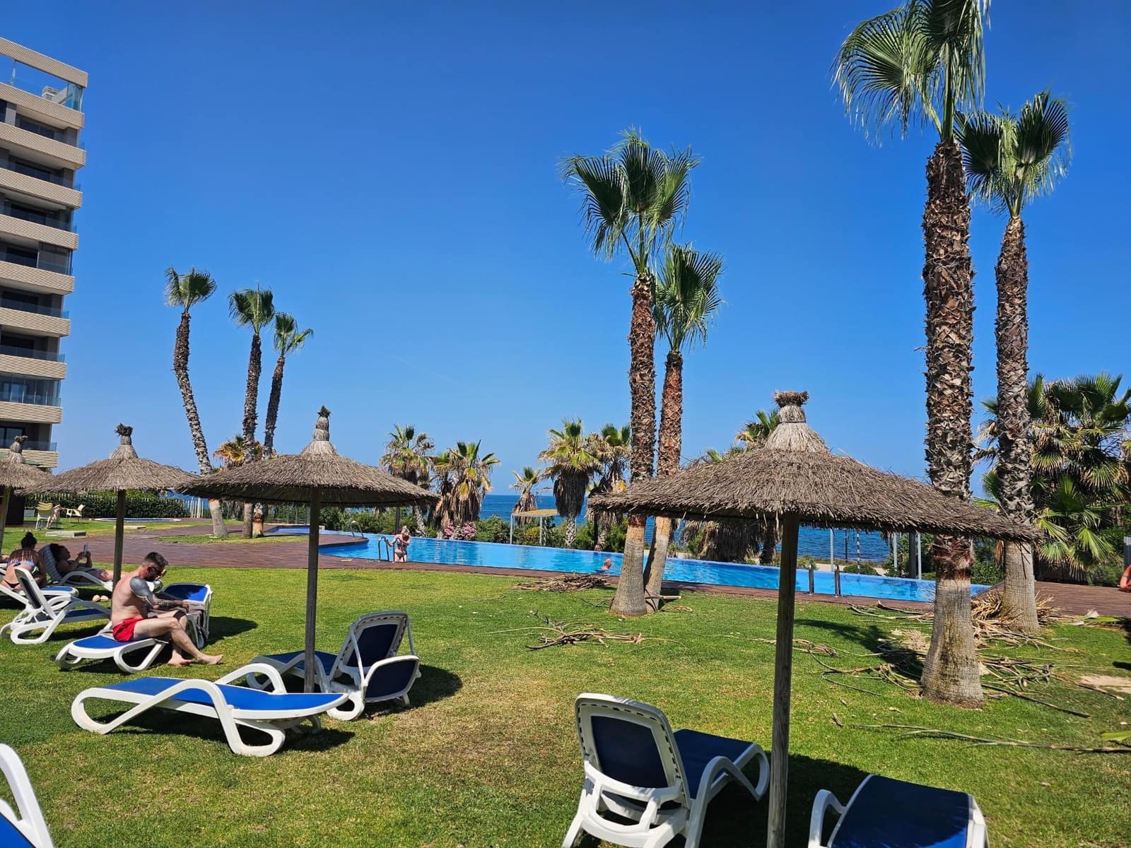 3 sypialnia Penthouse na sprzedaż w Torrevieja z basenem - 795 000 € (Ref: 9823238)