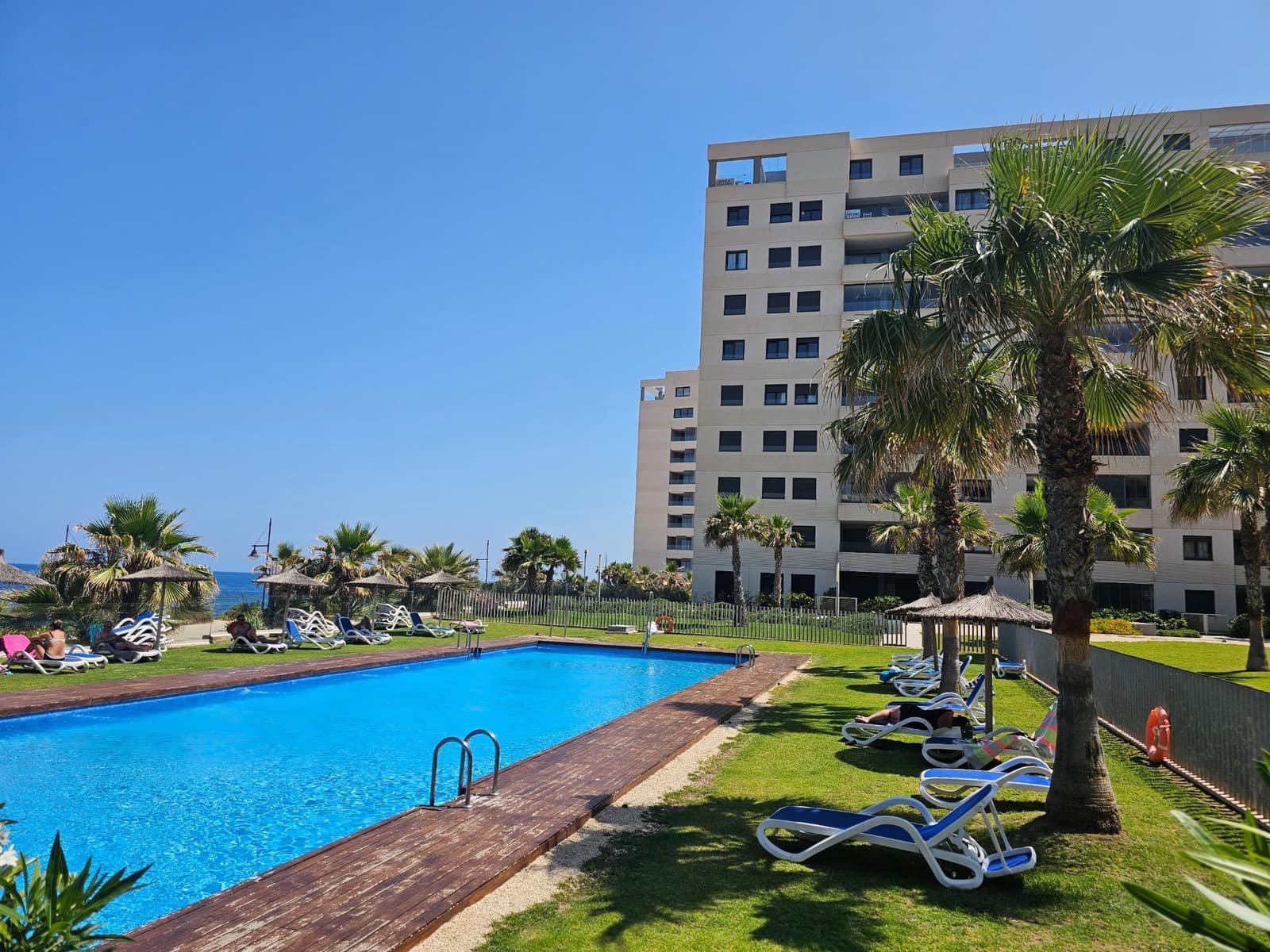 3 sypialnia Penthouse na sprzedaż w Torrevieja z basenem - 795 000 € (Ref: 9823238)