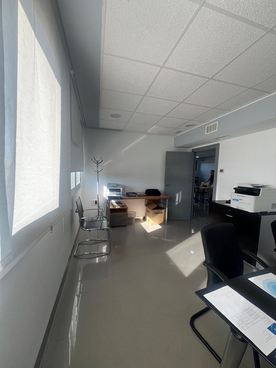 4 bedroom Office for rent in Murcia city with garage - € 1,500 (Ref: 9823245)