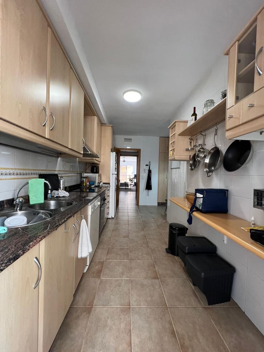 4 bedroom Flat for rent in Murcia city with garage - € 1,400 (Ref: 9825483)