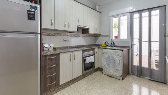 4 quarto Moradia em Banda para venda em La Torre Golf Resort, Torre-Pacheco com garagem - 175 000 € (Ref: 9825499)