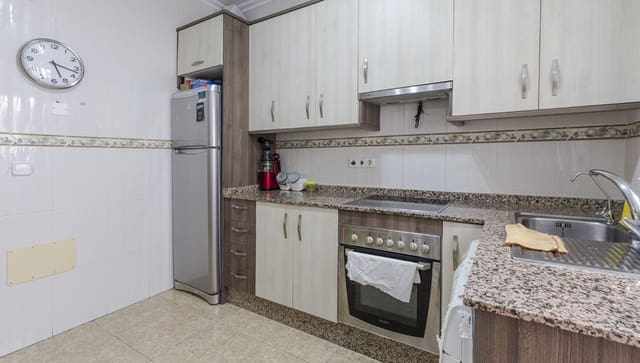 4 quarto Moradia em Banda para venda em La Torre Golf Resort, Torre-Pacheco com garagem - 175 000 € (Ref: 9825499)
