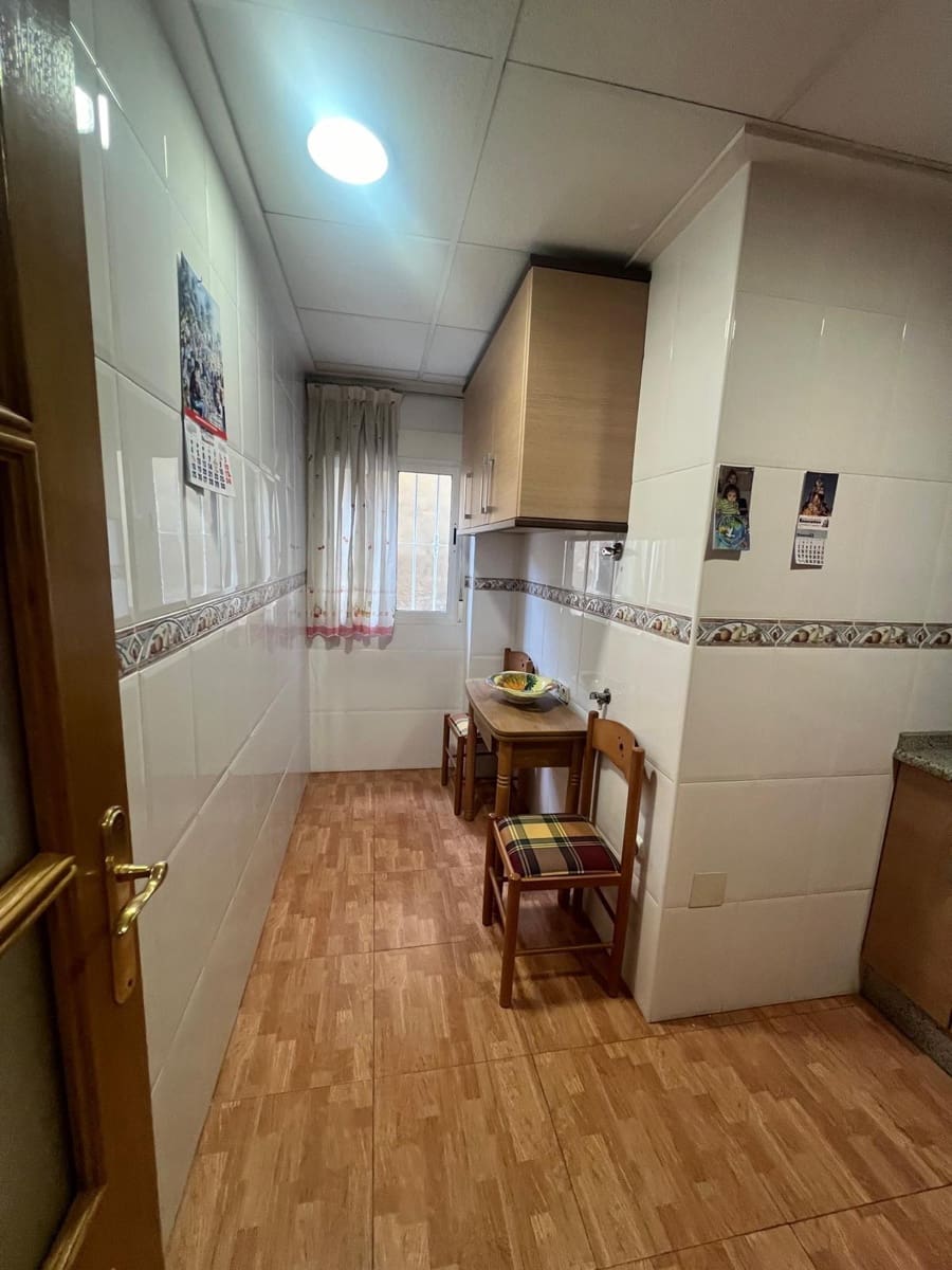 5 bedroom Apartment for sale in Murcia city with garage - € 189,000 (Ref: 9825504)