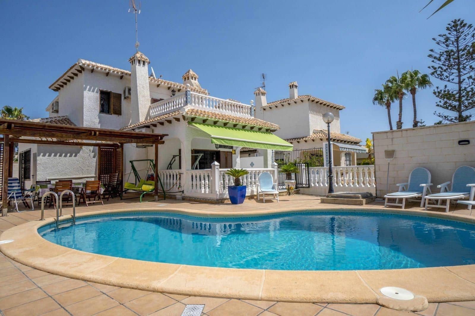 3 sovrum Villa till salu i Torrevieja med pool garage - 585 000 € (Ref: 9509764)