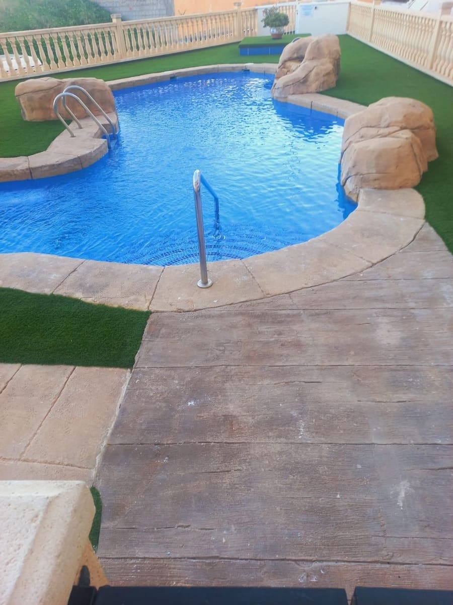 Bungalow de 2 habitaciones en San Miguel de Salinas en venta con piscina - 159.900 € (Ref: 9542269)