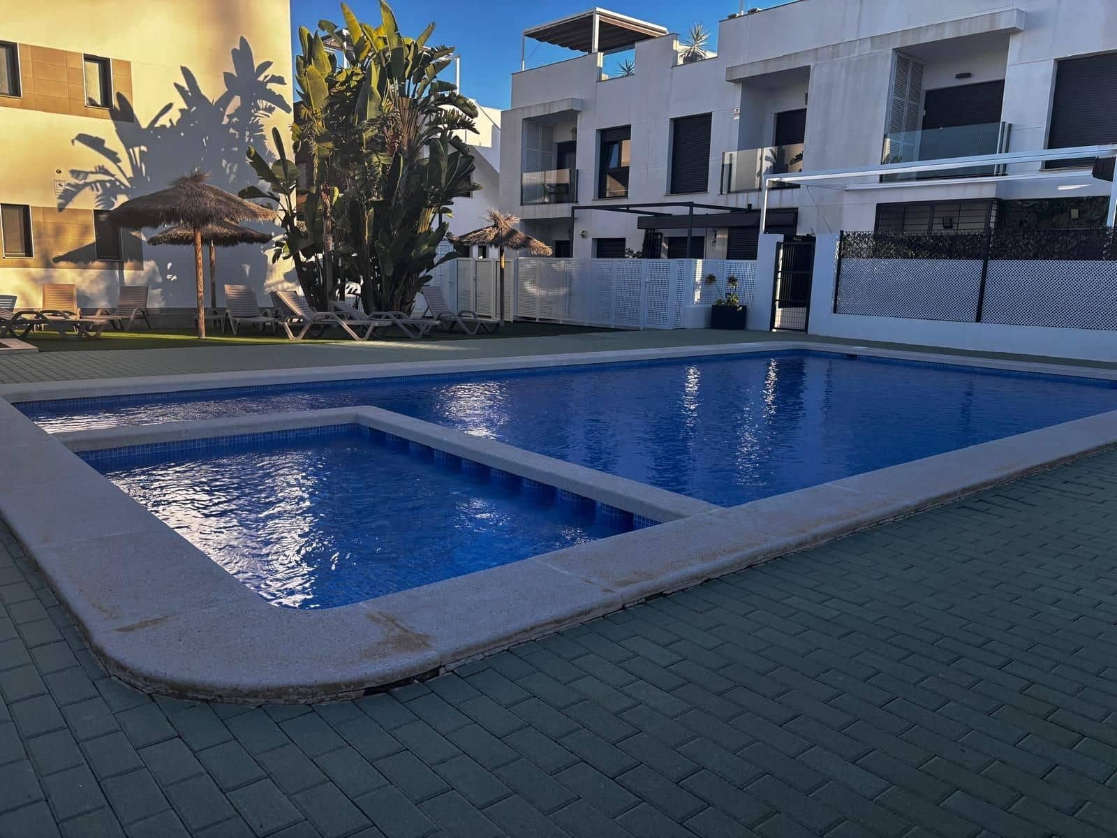 2 makuuhuone Bungalow myytävänä paikassa Pilar de la Horadada mukana uima-altaan - 285 000 € (Ref: 9592069)