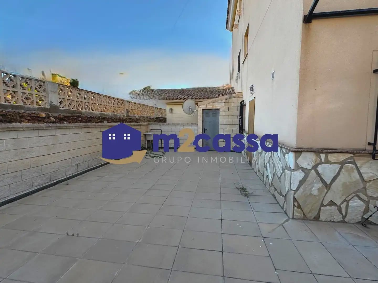 6 bedroom Flat for sale in Calabardina - € 300,000 (Ref: 10116281)