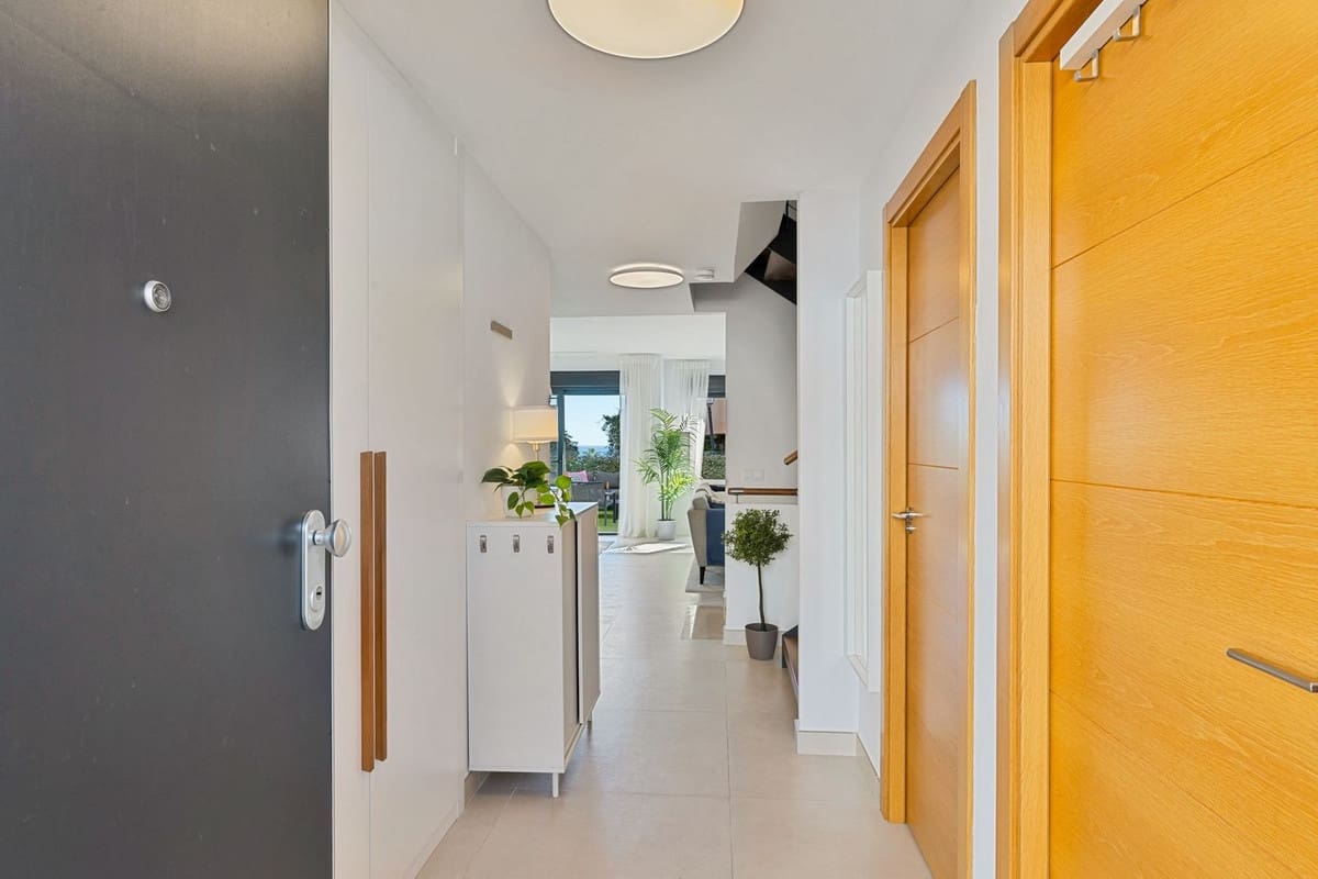 3 bedroom Townhouse for sale in Fuengirola with pool - € 695,000 (Ref: 9515886)