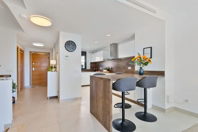 3 makuuhuone Omakotitalo myytävänä paikassa Fuengirola mukana uima-altaan - 695 000 € (Ref: 9515886)