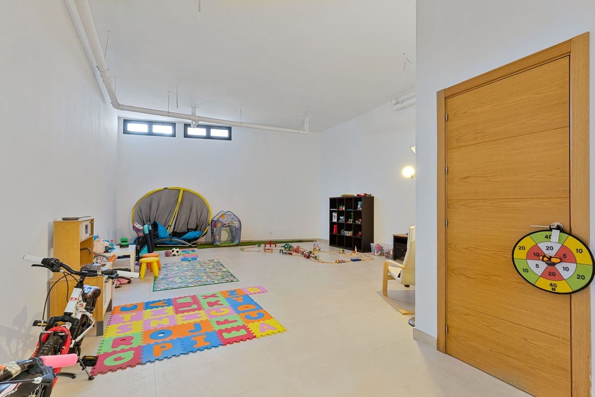 3 sypialnia Dom na sprzedaż w Fuengirola z basenem garażem - 649 000 € (Ref: 9515886)