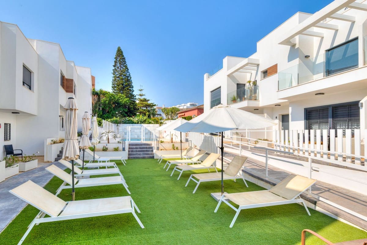 3 sypialnia Dom na sprzedaż w Fuengirola z basenem garażem - 649 000 € (Ref: 9515886)