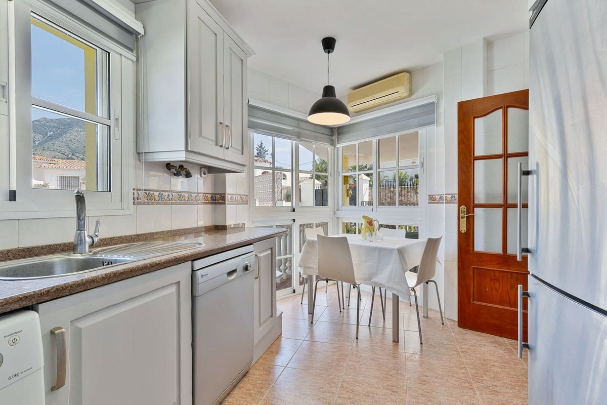 5 sypialnia Willa na sprzedaż w Fuengirola z basenem garażem - 695 000 € (Ref: 9515889)