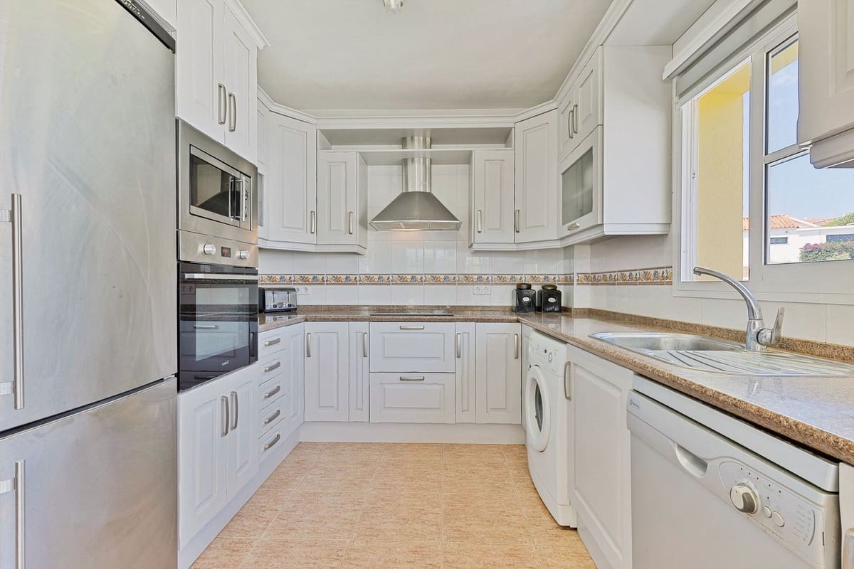 5 sypialnia Willa na sprzedaż w Fuengirola z basenem garażem - 695 000 € (Ref: 9515889)