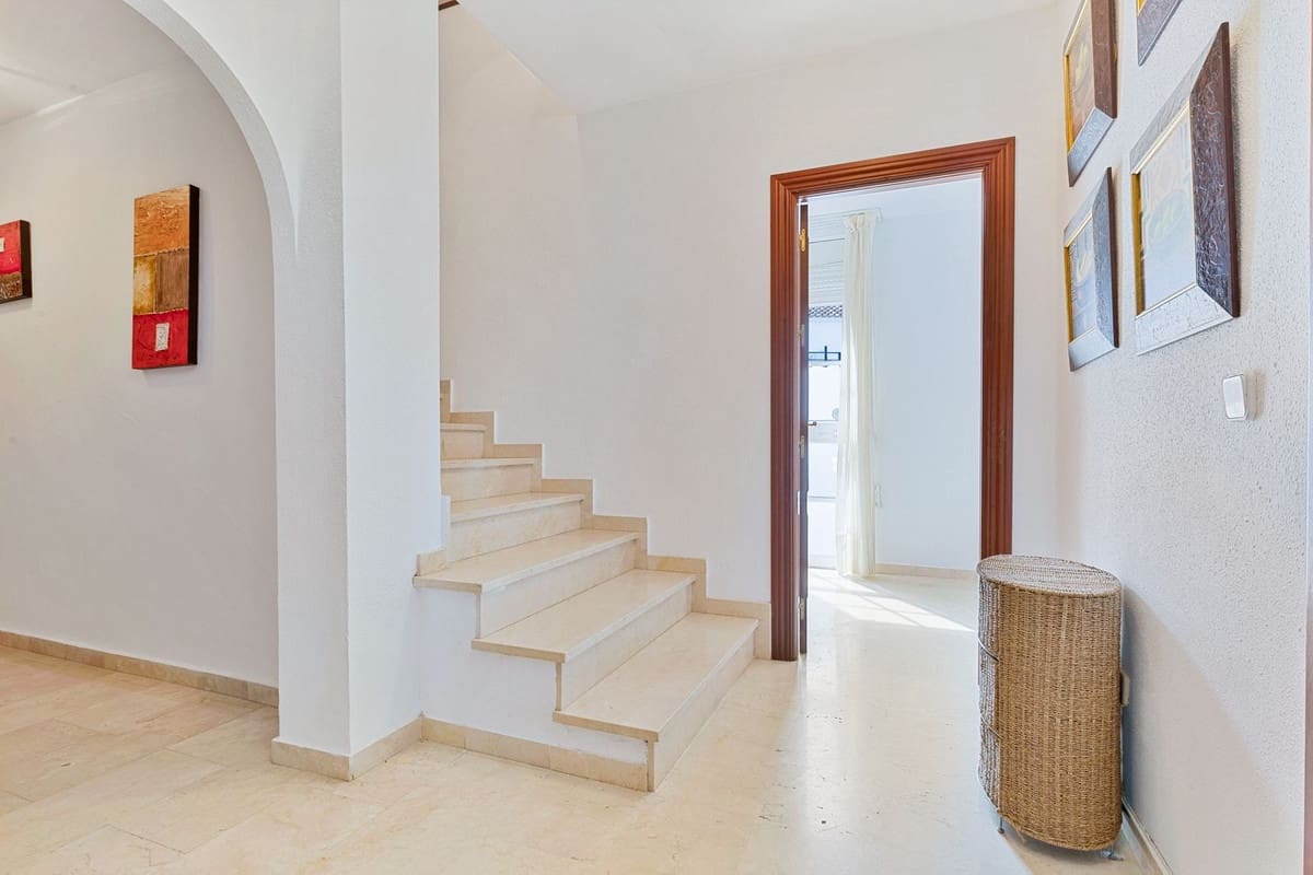 5 sypialnia Willa na sprzedaż w Fuengirola z basenem garażem - 695 000 € (Ref: 9515889)