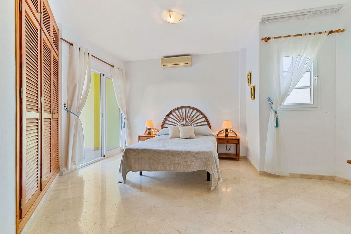 5 sypialnia Willa na sprzedaż w Fuengirola z basenem garażem - 695 000 € (Ref: 9515889)