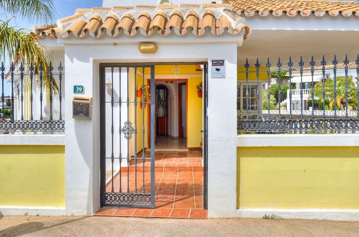 5 sypialnia Willa na sprzedaż w Fuengirola z basenem garażem - 695 000 € (Ref: 9515889)