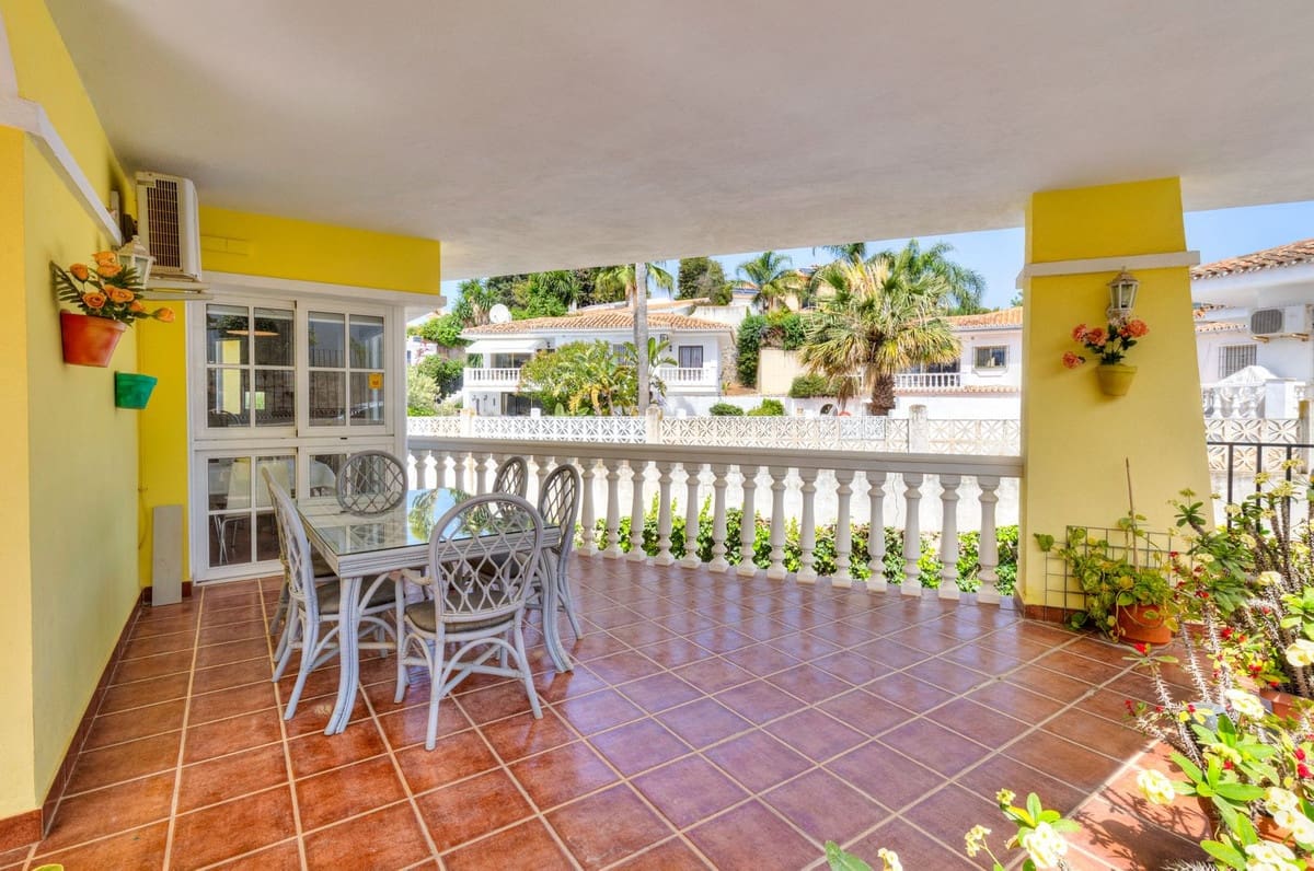 5 sypialnia Willa na sprzedaż w Fuengirola z basenem garażem - 695 000 € (Ref: 9515889)