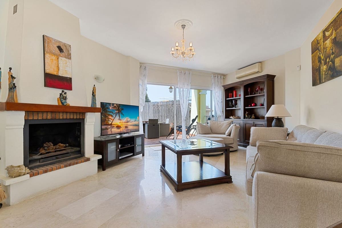 5 sypialnia Willa na sprzedaż w Fuengirola z basenem garażem - 695 000 € (Ref: 9515889)