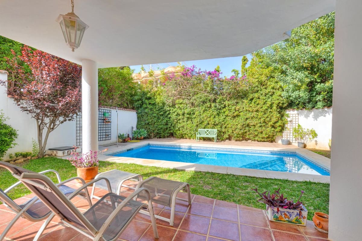 5 sypialnia Willa na sprzedaż w Fuengirola z basenem garażem - 695 000 € (Ref: 9515889)