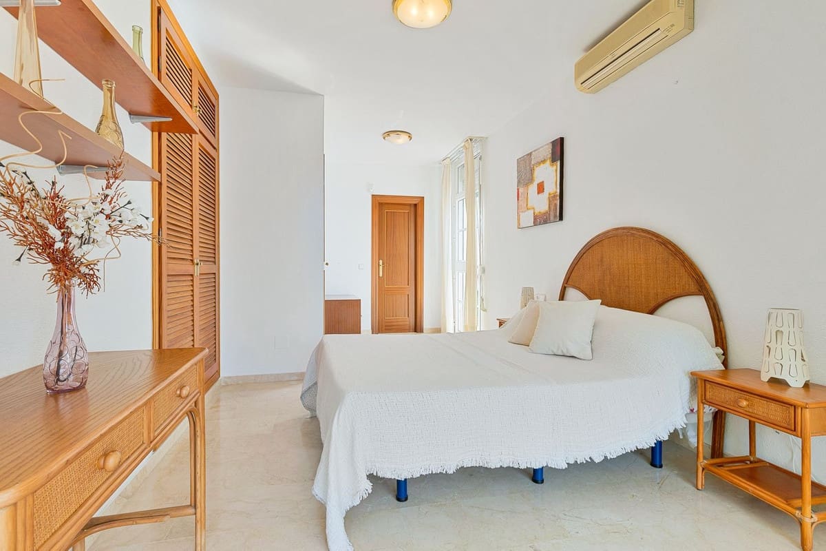 5 sypialnia Willa na sprzedaż w Fuengirola z basenem garażem - 695 000 € (Ref: 9515889)