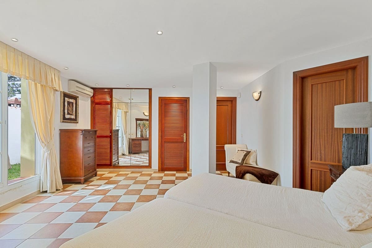 5 sypialnia Willa na sprzedaż w Fuengirola z basenem garażem - 695 000 € (Ref: 9515889)