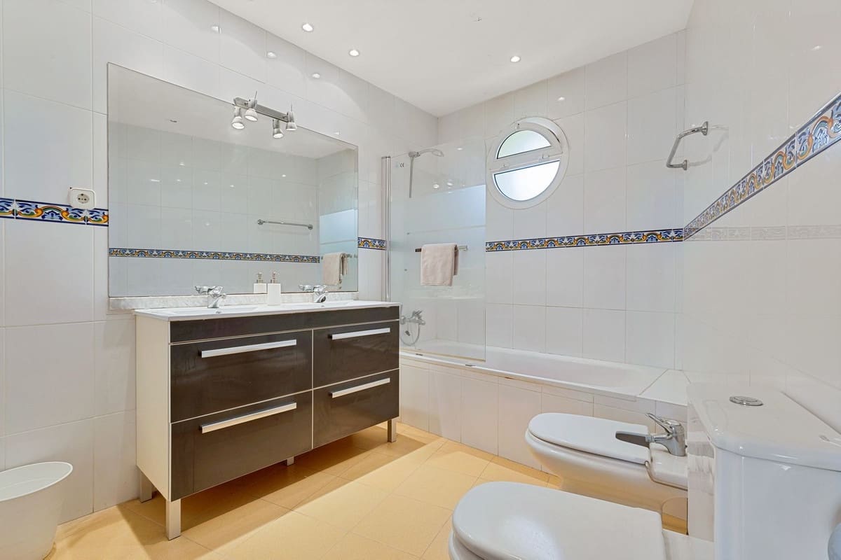 5 sypialnia Willa na sprzedaż w Fuengirola z basenem garażem - 695 000 € (Ref: 9515889)