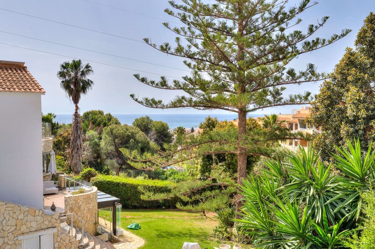 5 sypialnia Willa na sprzedaż w Fuengirola z basenem garażem - 695 000 € (Ref: 9515889)