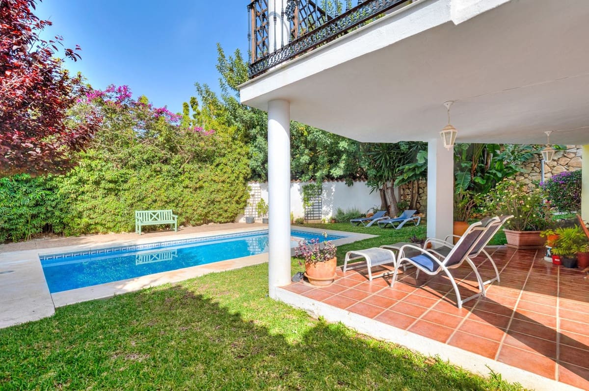 5 sypialnia Willa na sprzedaż w Fuengirola z basenem garażem - 695 000 € (Ref: 9515889)