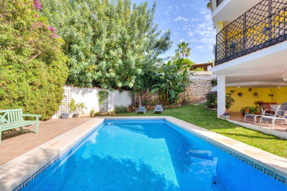 5 sypialnia Willa na sprzedaż w Fuengirola z basenem garażem - 695 000 € (Ref: 9515889)