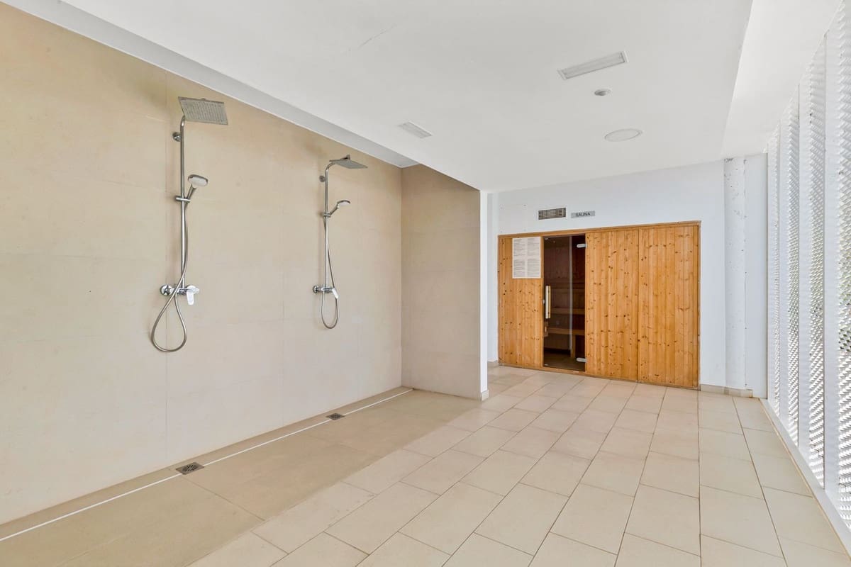 3 sypialnia Apartament na sprzedaż w Benalmadena Costa z basenem garażem - 695 000 € (Ref: 9682197)