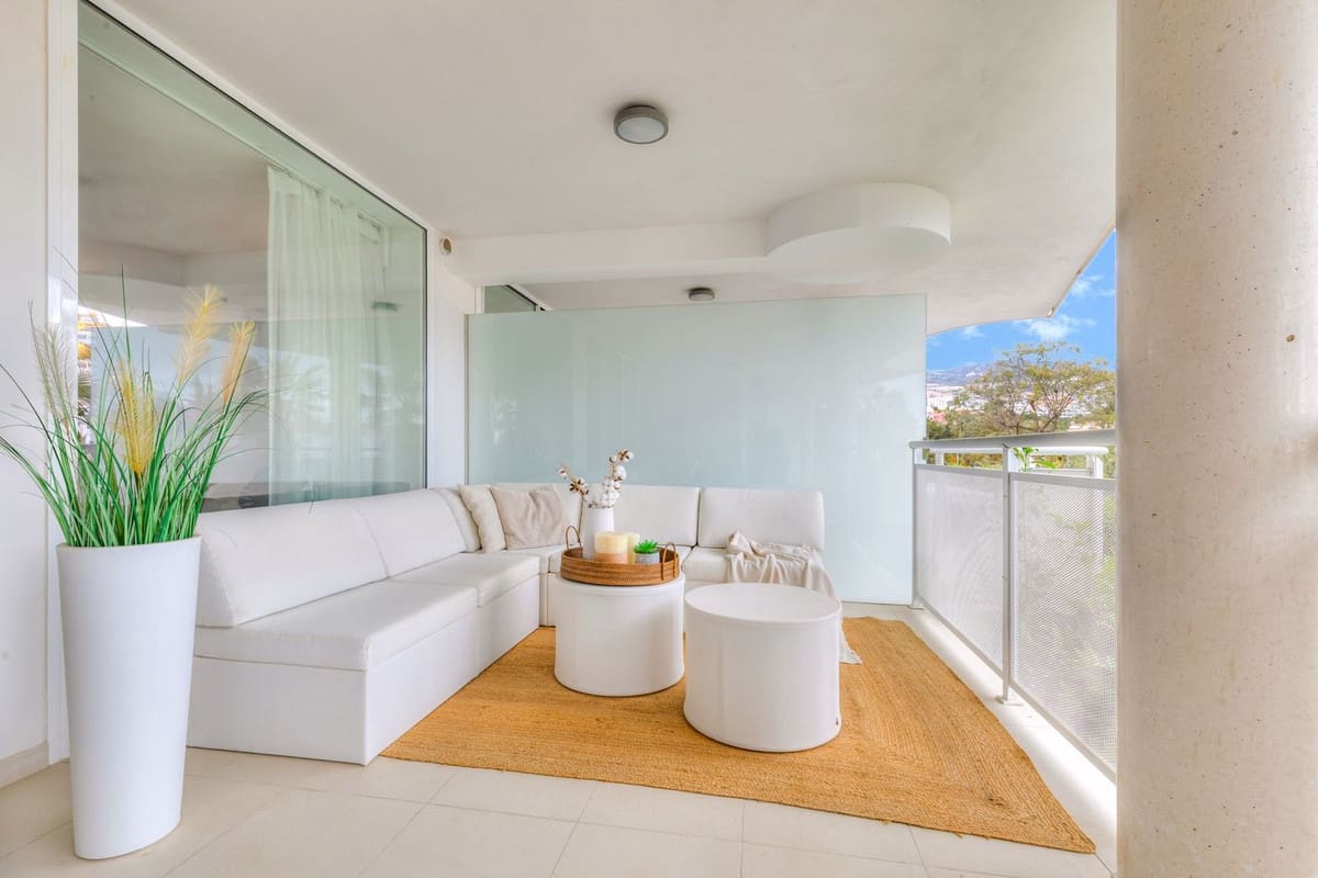 3 sypialnia Apartament na sprzedaż w Benalmadena Costa z basenem garażem - 695 000 € (Ref: 9682197)