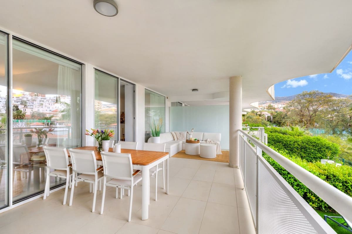 3 sypialnia Apartament na sprzedaż w Benalmadena Costa z basenem garażem - 695 000 € (Ref: 9682197)