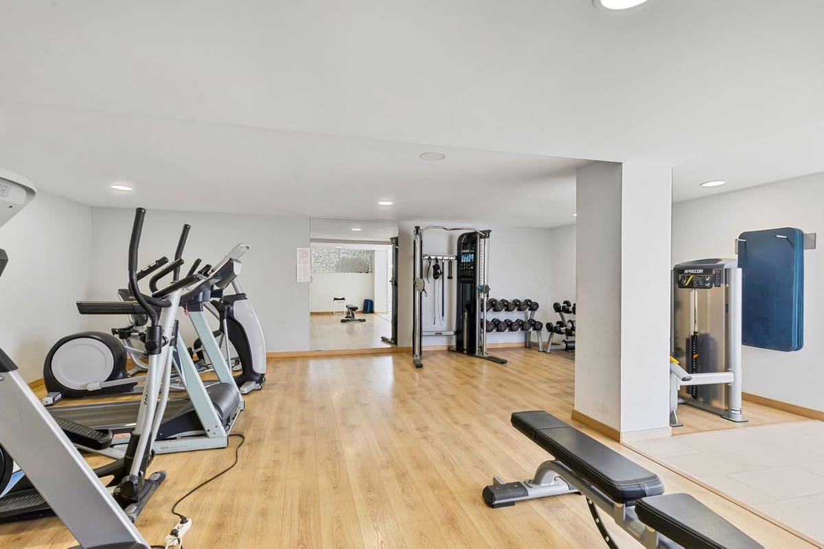 3 sypialnia Apartament na sprzedaż w Benalmadena Costa z basenem garażem - 695 000 € (Ref: 9682197)