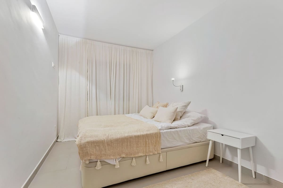 3 bedroom Apartment for sale in Benalmadena Costa with pool garage - € 695,000 (Ref: 9682197)