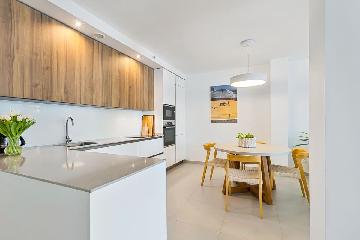 3 bedroom Apartment for sale in Benalmadena Costa with pool garage - € 695,000 (Ref: 9682197)