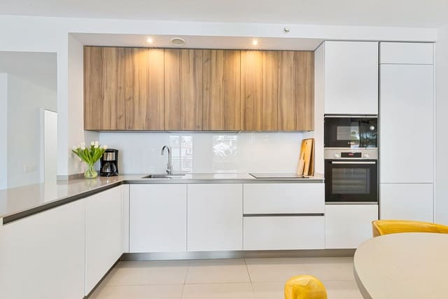 3 sypialnia Apartament na sprzedaż w Benalmadena Costa, Benalmádena z basenem garażem - 695 000 € (Ref: 9682197)