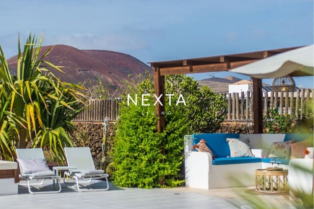 2 sovrum Villa till salu i Lajares, La Oliva med pool - 1 950 000 € (Ref: 10009969)