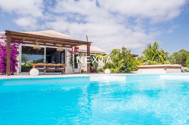 2 sovrum Villa till salu i Lajares, La Oliva med pool - 1 950 000 € (Ref: 10009969)