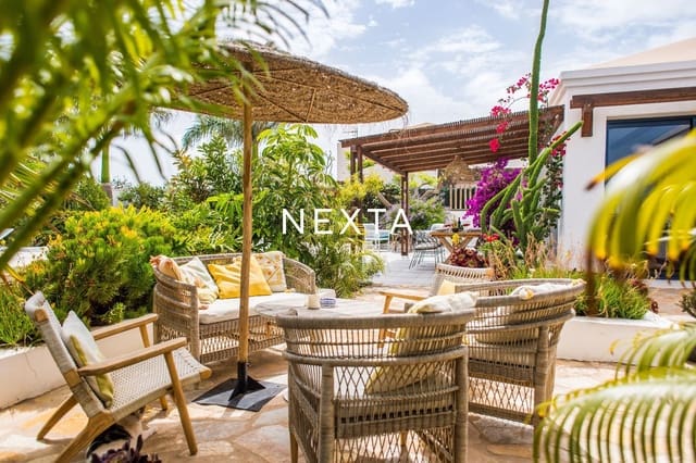 2 sovrum Villa till salu i Lajares, La Oliva med pool - 1 950 000 € (Ref: 10009969)
