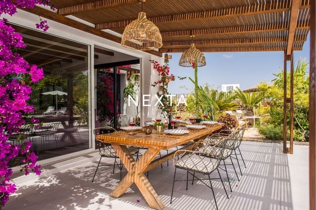 2 sovrum Villa till salu i Lajares, La Oliva med pool - 1 950 000 € (Ref: 10009969)