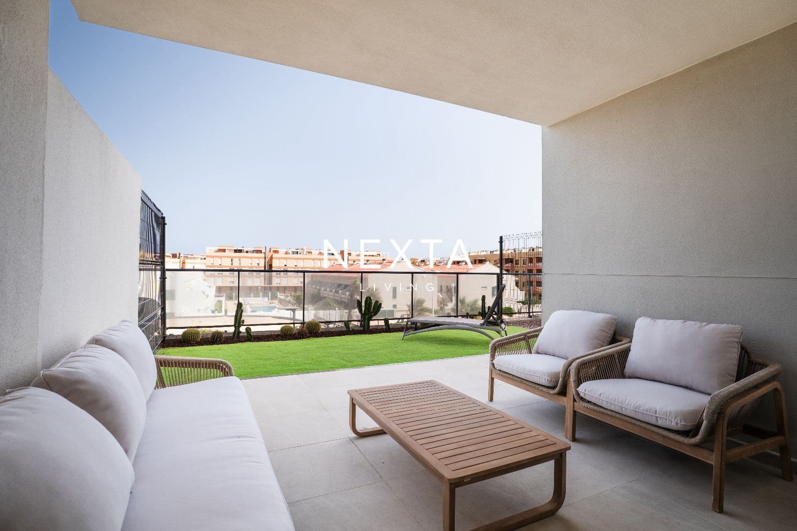 2 sovrum Lägenhet att hyra i El Medano med pool garage - 2 250 € (Ref: 10017220)