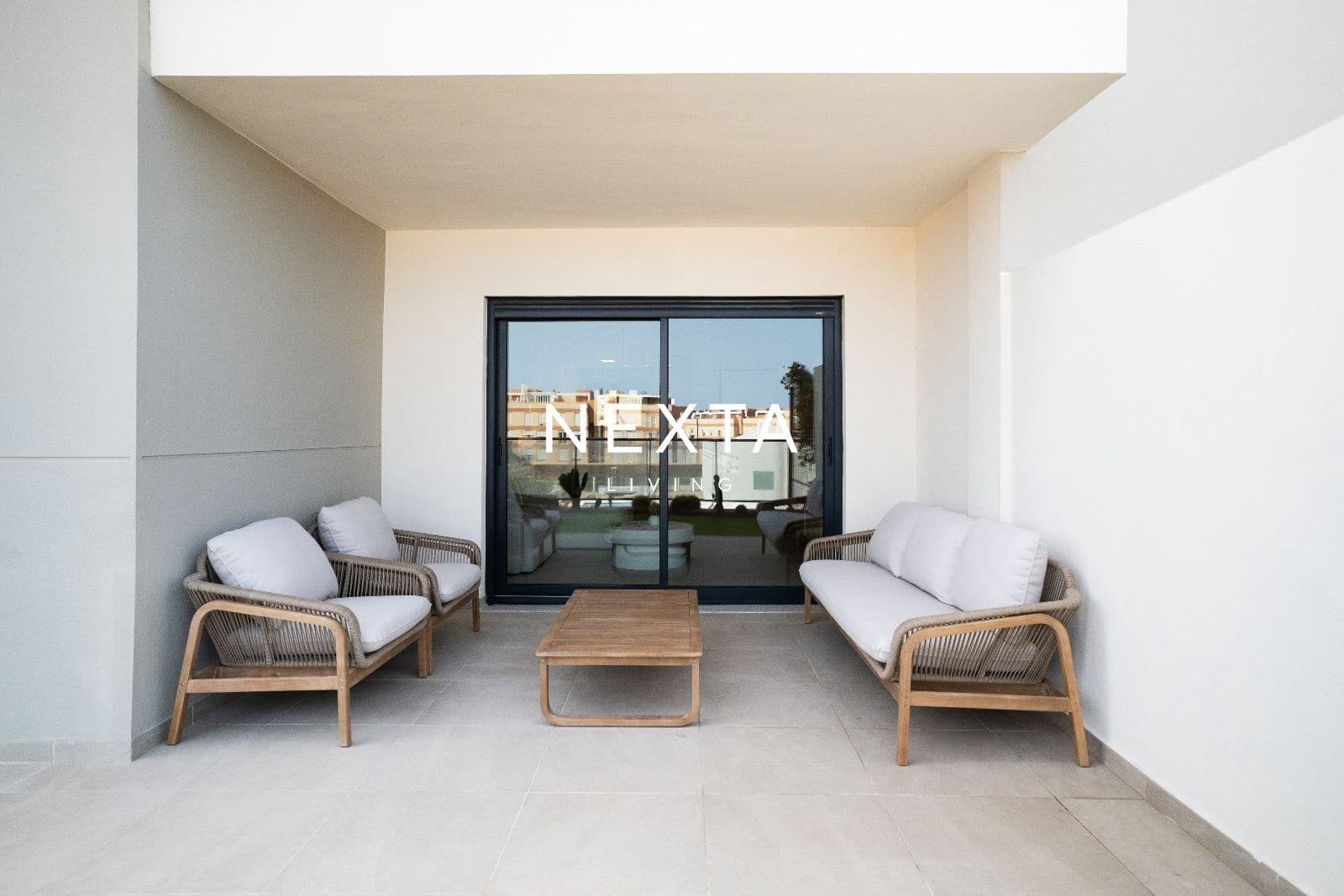 2 sovrum Lägenhet att hyra i El Medano med pool garage - 2 250 € (Ref: 10017220)