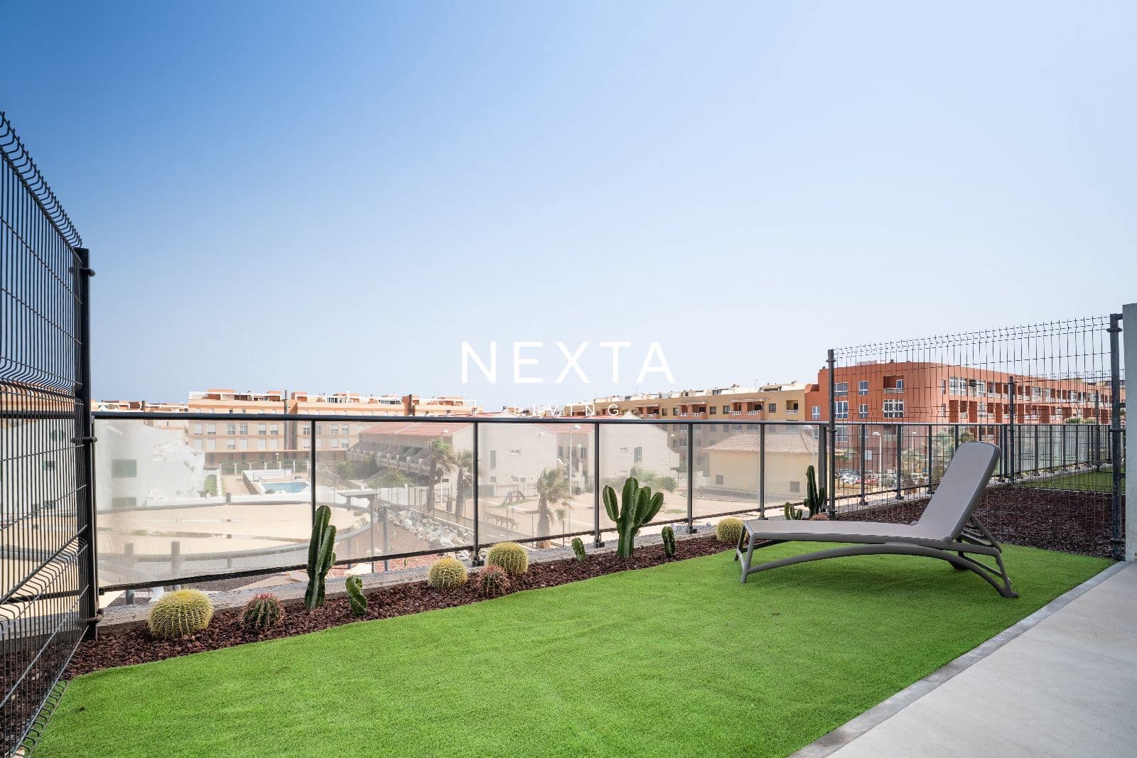 2 sovrum Lägenhet att hyra i El Medano med pool garage - 2 250 € (Ref: 10017220)