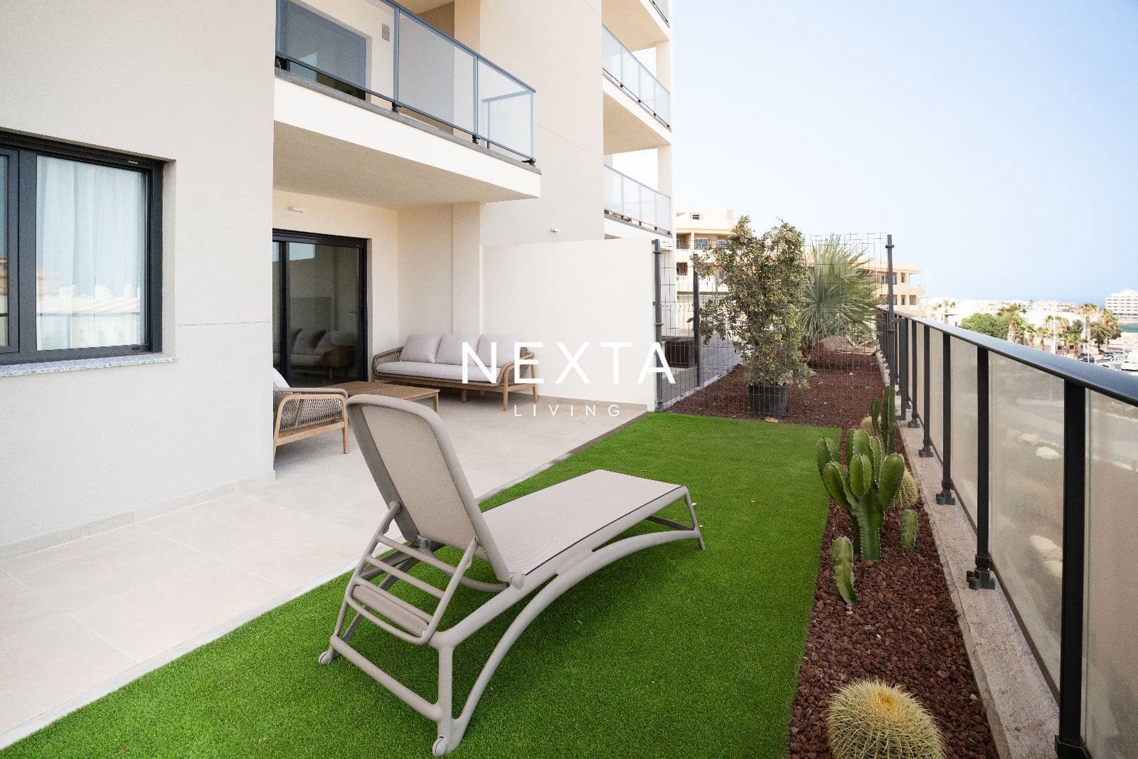 2 sovrum Lägenhet att hyra i El Medano med pool garage - 2 250 € (Ref: 10017220)
