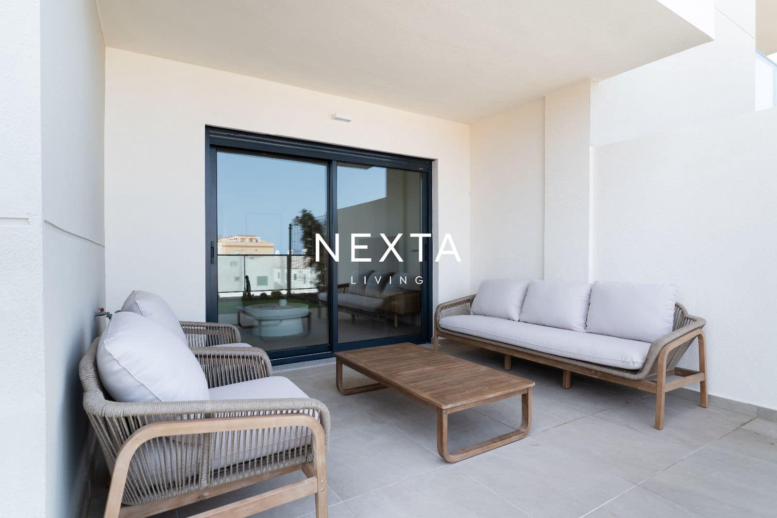 2 sovrum Lägenhet att hyra i El Medano med pool garage - 2 250 € (Ref: 10017220)