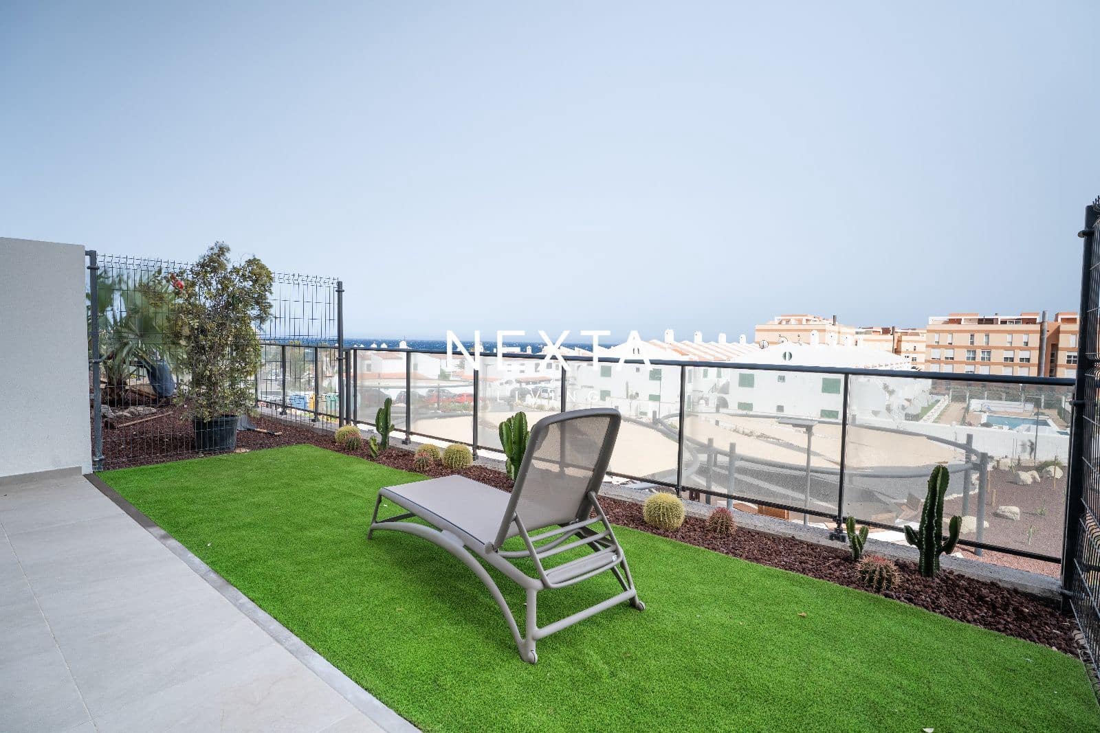2 sovrum Lägenhet att hyra i El Medano med pool garage - 2 250 € (Ref: 10017220)