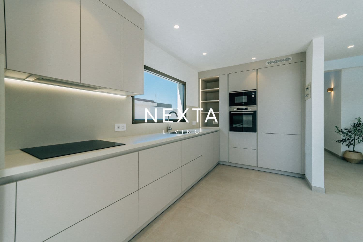 3 chambre Villa/Maison à vendre à El Medano avec piscine garage - 1 100 000 € (Ref: 10034435)