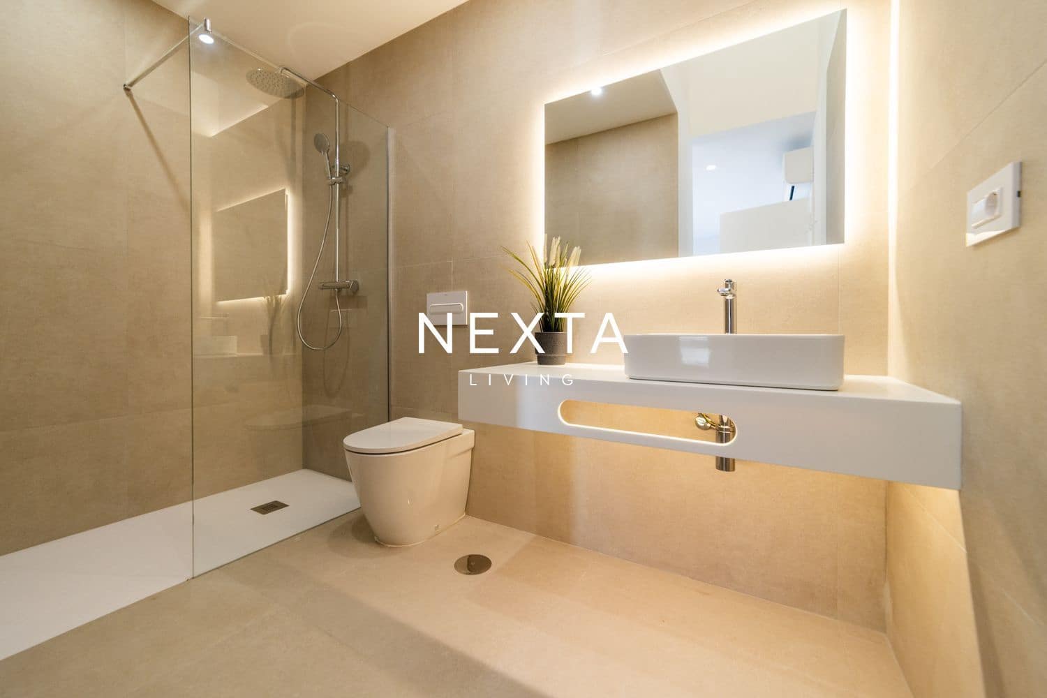 3 chambre Villa/Maison à vendre à El Medano avec piscine garage - 1 100 000 € (Ref: 10034435)