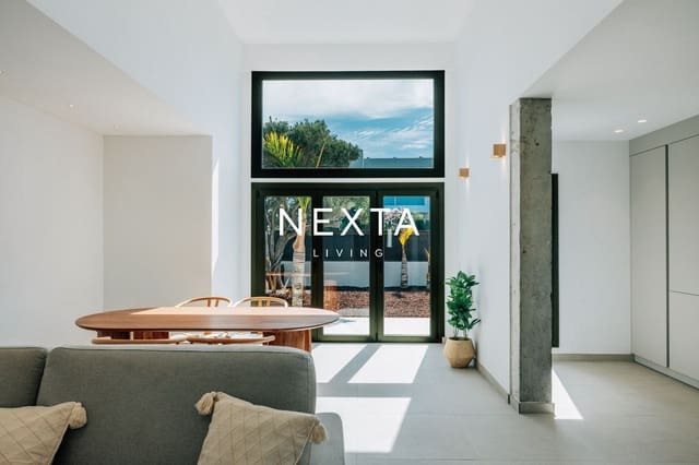 3 chambre Villa/Maison à vendre à El Medano, Granadilla de Abona avec piscine garage - 1 100 000 € (Ref: 10034435)